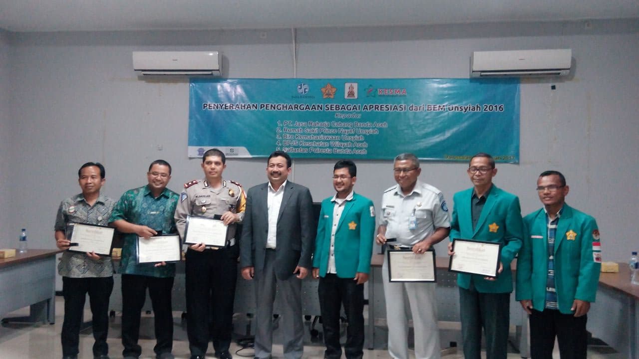 BEM Unsyiah beri lima penghargaan kepada lembaga pelayanan publik