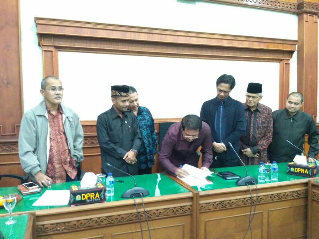 KUA dan PPAS 2017 resmi ditandatangani tengah malam