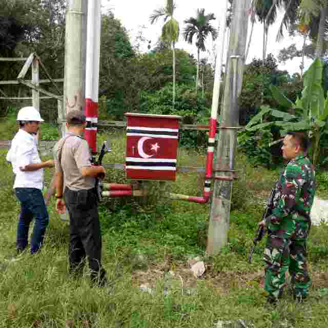 Aparat amankan Box PLN yang diberi gambar bulan bintang