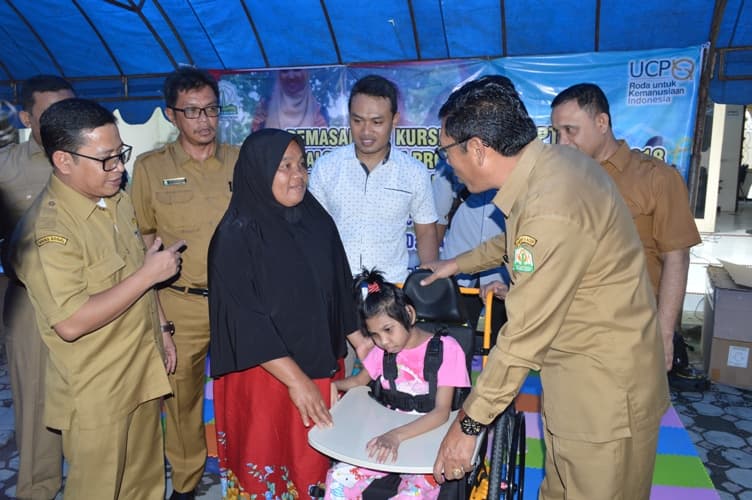 Dinsos Aceh serahkan kursi roda adaptif ke 62 penyandang disabilitas