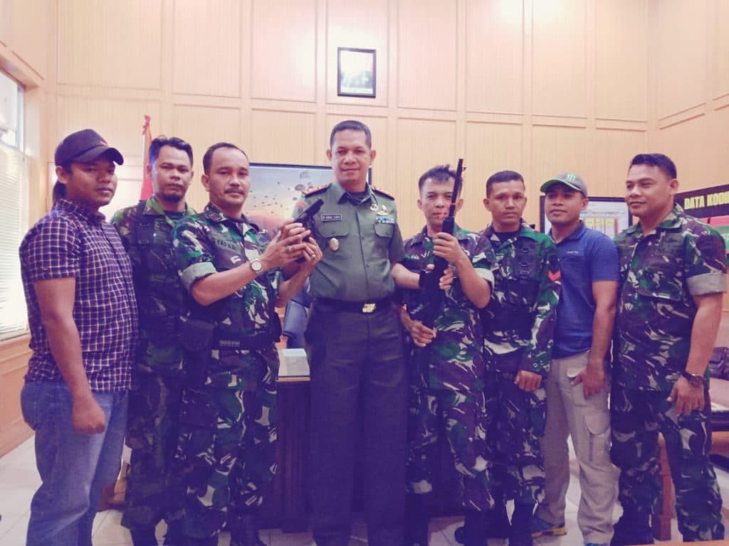 Warga Aceh Timur serahkan dua pucuk senjata api sisa konflik ke TNI