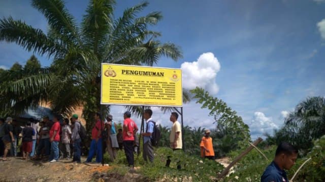 Polisi pasang plang sita lahan PT Delima Makmur