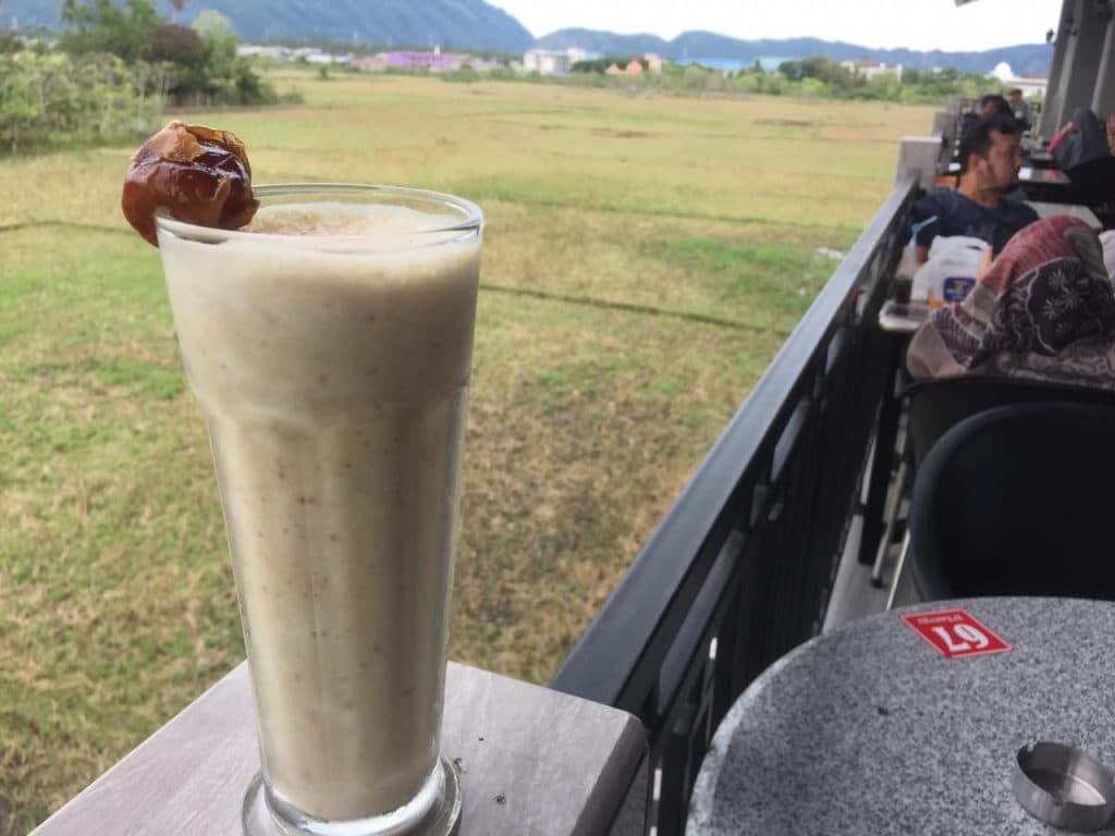 Menyeruput Jus Kurma di D-Energy Cafe, Rasanya Mantul! 