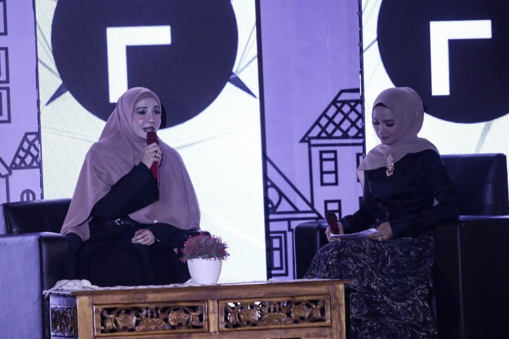 Zaskia Sungkar Ingin Desainer Aceh Tak Hilangkan Syariat Islam