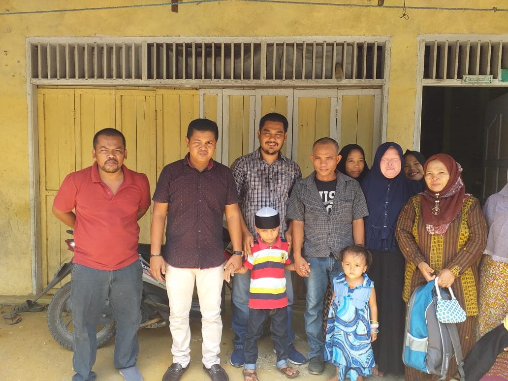 Haji Uma Berangkatkan Rizky Sekolah ke SDLB Langsa