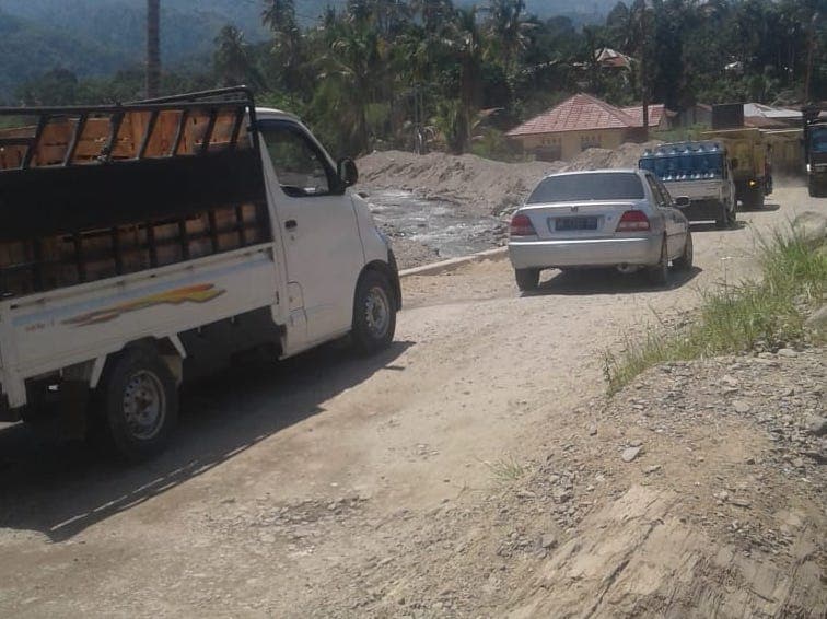 Ruas Jalan di Lawe Alas Terkesan Dibiarkan Rusak