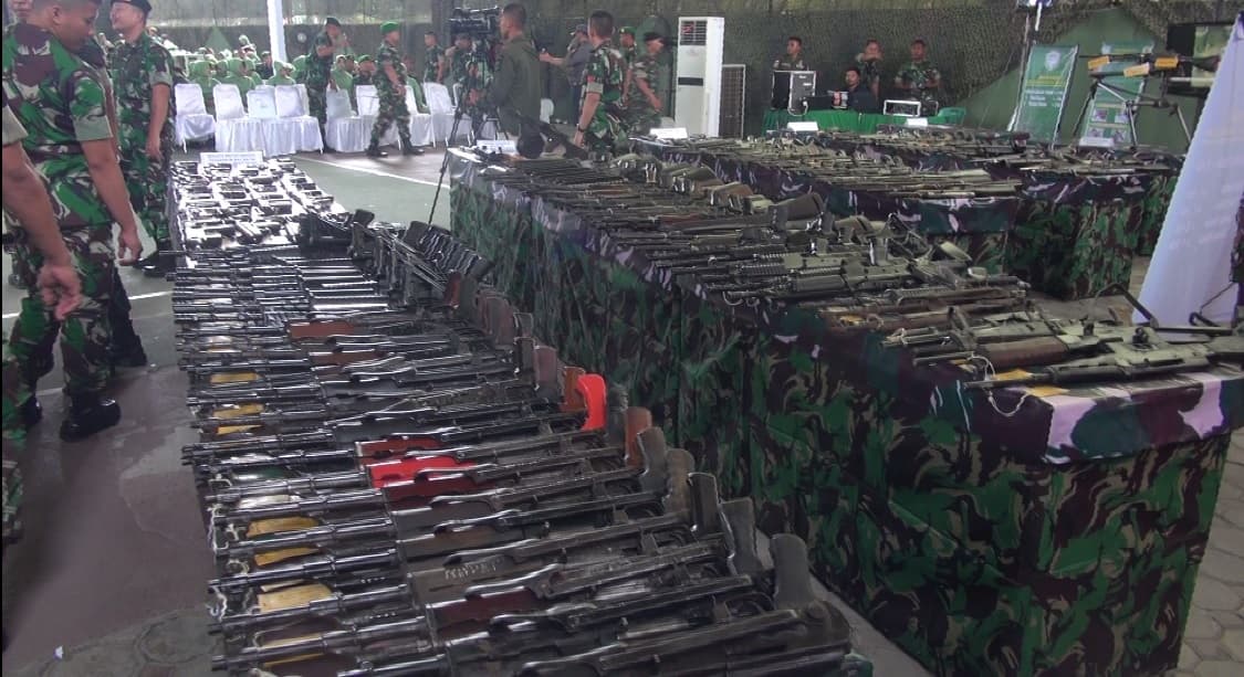 KSAD Apresiasi Warga Aceh yang Serahkan 118 Senjata Api ke TNI