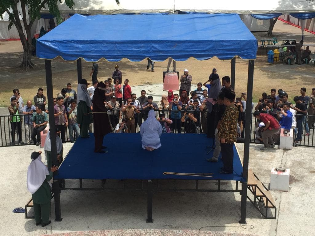 Pelajar yang Sembunyikan Pacar Dalam Lemari Gagal Dihukum Cambuk