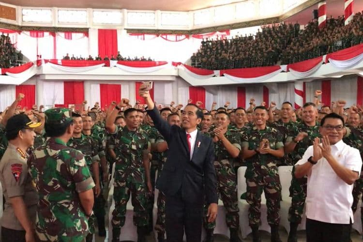 Jokowi Janji Naikkan Tunjangan TNI Hingga 80 Persen Tahun Depan