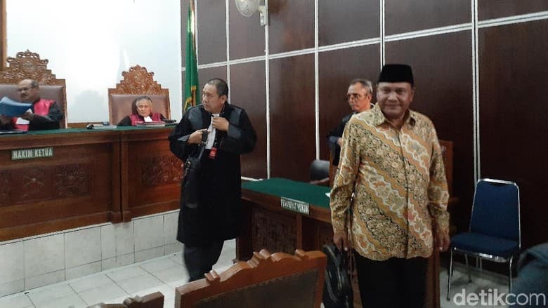 Kasus Penipuan, Vonis Abdullah Puteh Diperberat Jadi 3,5 Tahun Penjara