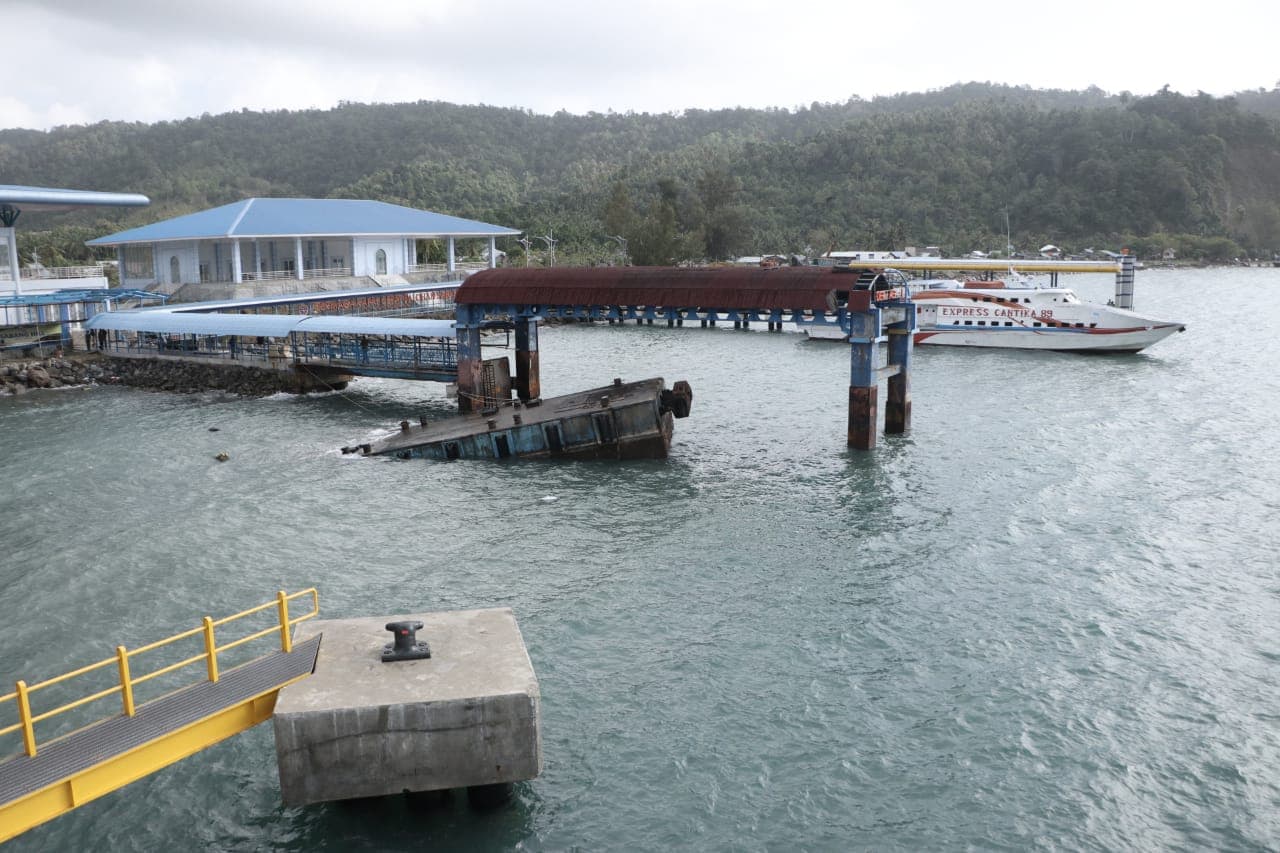 Cuaca Buruk, Dermaga Apung di Pelabuhan Balohan Nyaris Tenggelam