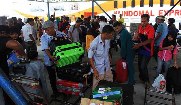 Jutaan WNI di Malaysia Diminta Tak Pulang, Pemerintah Kirim Sembako