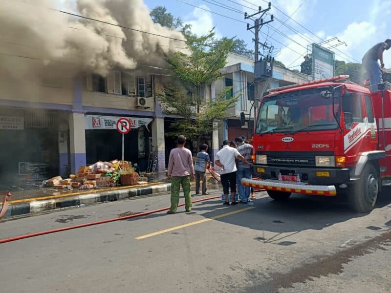 Tiga Toko di Sabang Hangus Terbakar