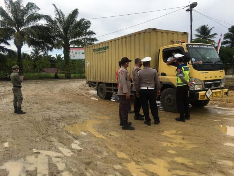 Hari Pertama Larangan Mudik di Aceh Singkil, Tiga Kendaraan Diminta Putar Balik