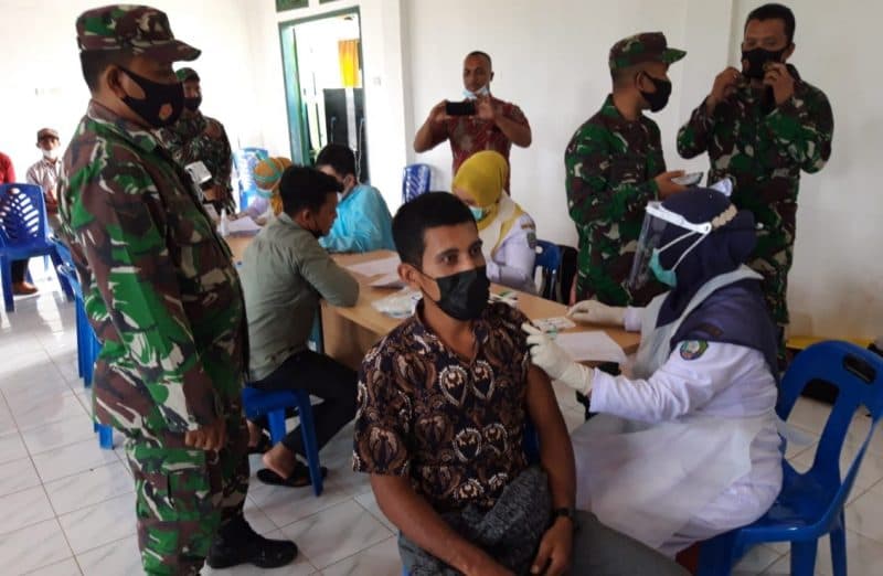 Keuchik dan Sekdes Se-Abdya di Suntik Vaksin