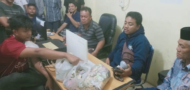 Seorang Warga Tertangkap Tangan Saat Sedang menggasak Kotak Amal