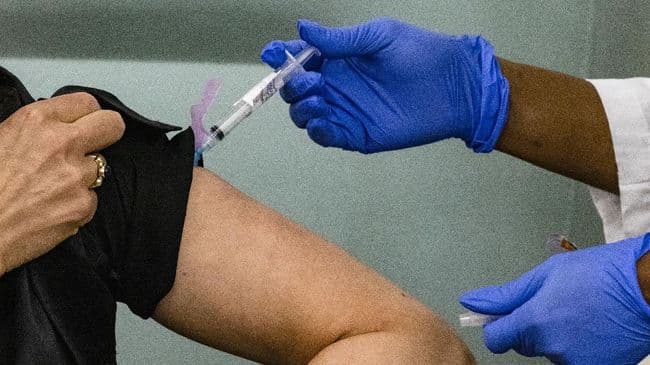 Vaksin Pfizer Mulai Disuntik ke Warga Aceh