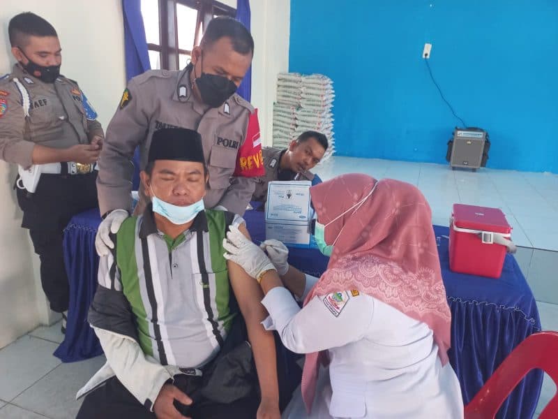 Da’i Kamtibmas Polda Aceh Ustadz Ali Basir Ajak Masyarakat Aceh Singkil Ikuti Vaksinasi