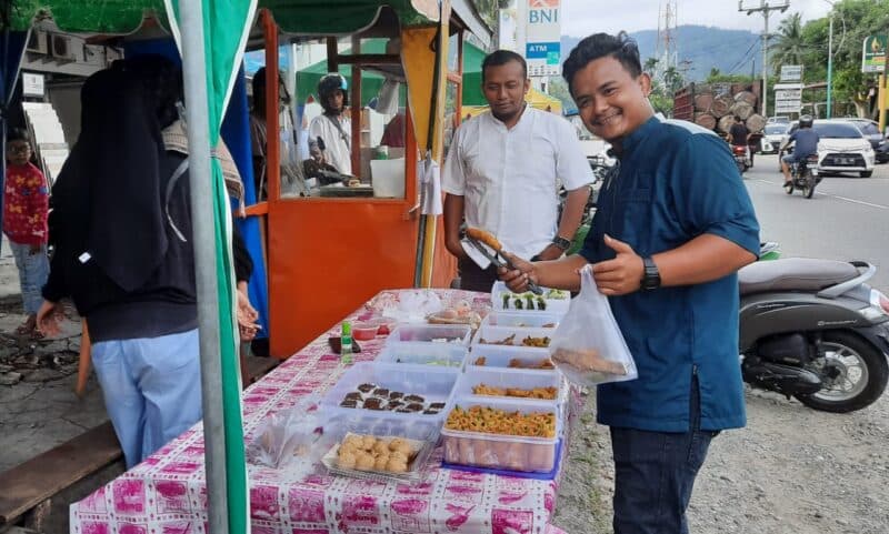 Ngabuburit dan Ramainya Berburu Takjil di Pasar Jajanan Ramadhan Blangpidie
