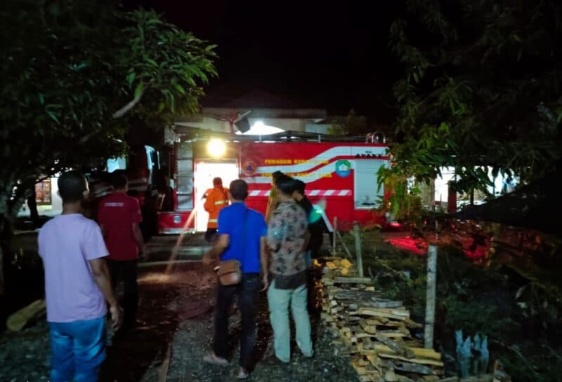 Satu Unit Rumah Warga Alu Pisang Abdya Nyaris Rata Dengan Tanah