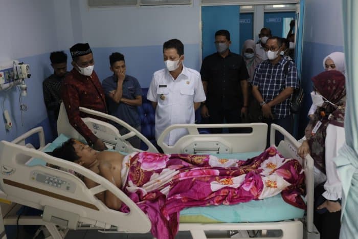 Ketua DPR Aceh Besuk Korban Amuk Gajah Liar di RSUDZA