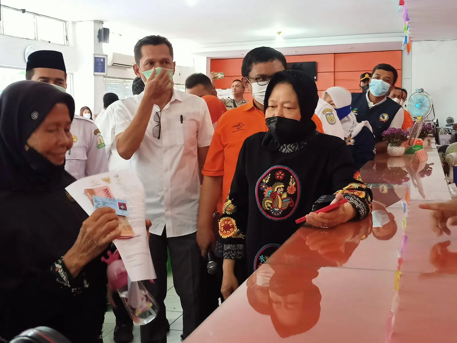 Pantau Penyaluran BLT BBM di Banda Aceh, Mensos Risma: Jangan Dibelikan Untuk Rokok