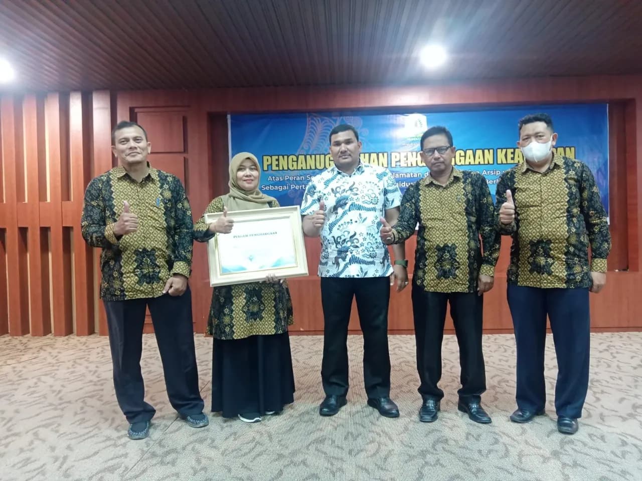 Disbudpar Aceh Terima Penghargaan Kearsipan dari Gubernur