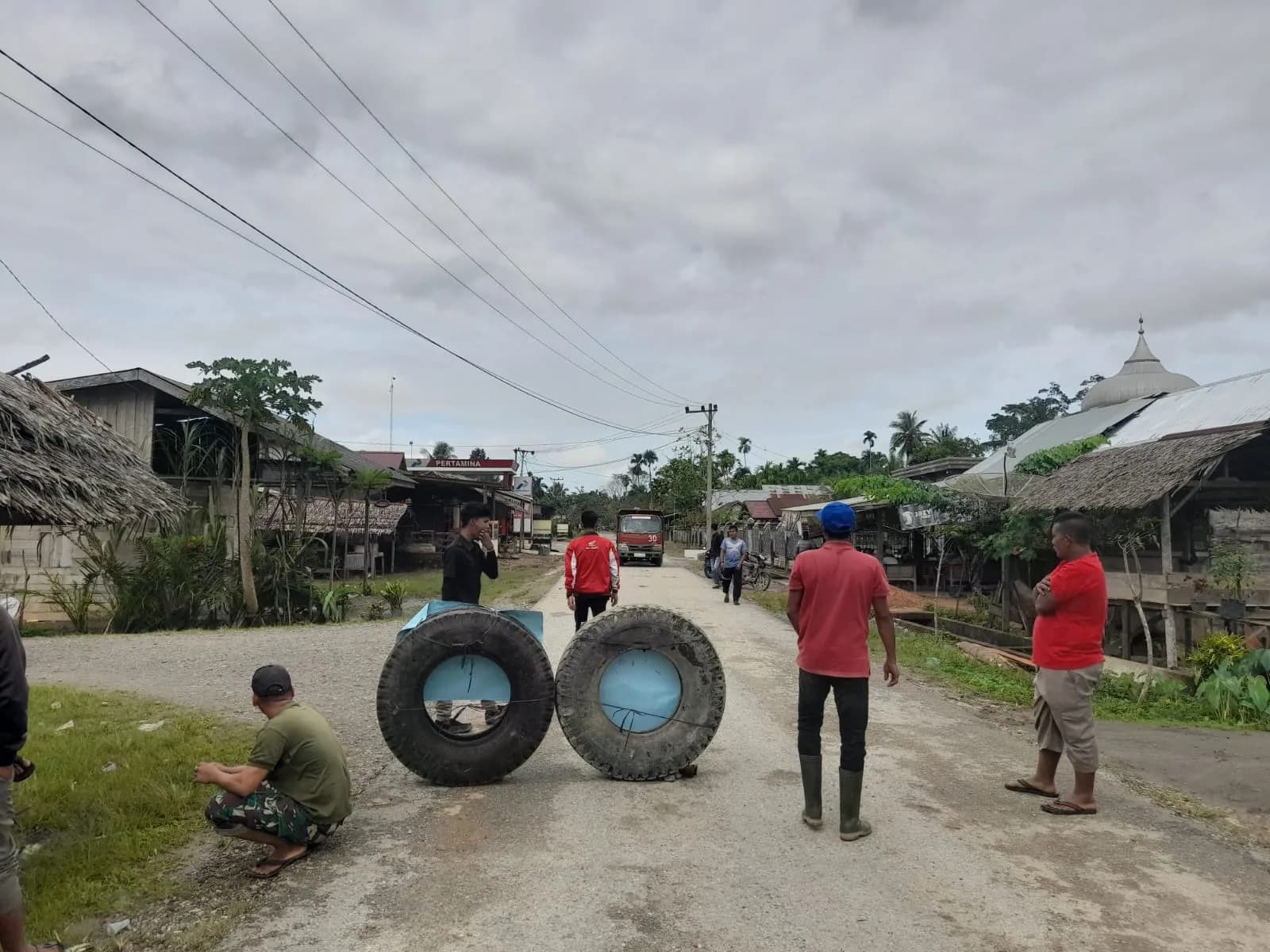 Tak Kunjung Diperbaiki, Warga Buket Hagu Aceh Utara Blokir Jalan