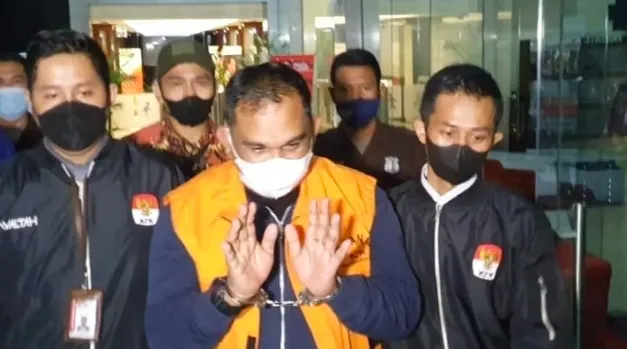 Ayah Merin Terima Uang Gratifikasi di Depan Masjid Raya Baiturrahman