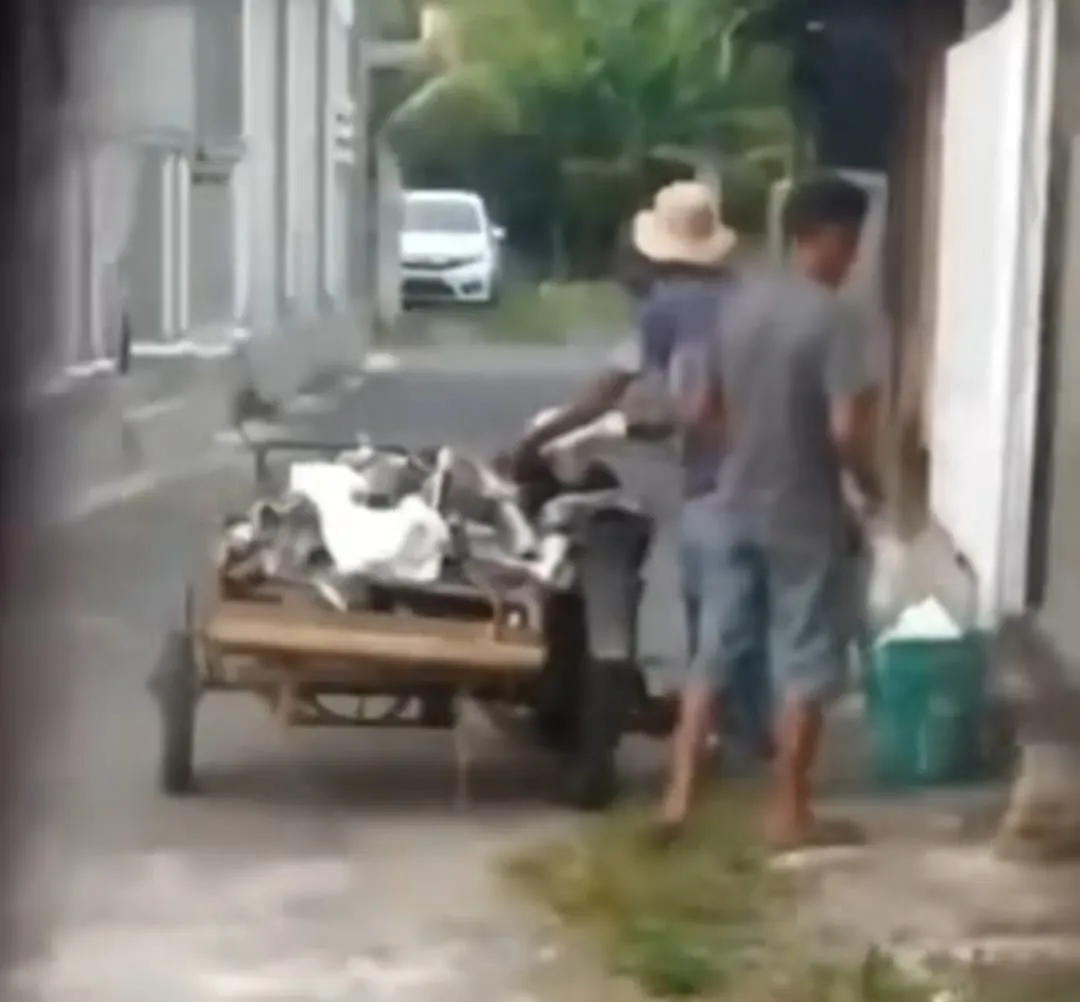 Naik Becak, Pencuri ini Gondol Pipa Hingga Mesin AC di Kantor Yayasan di Syiah Kuala