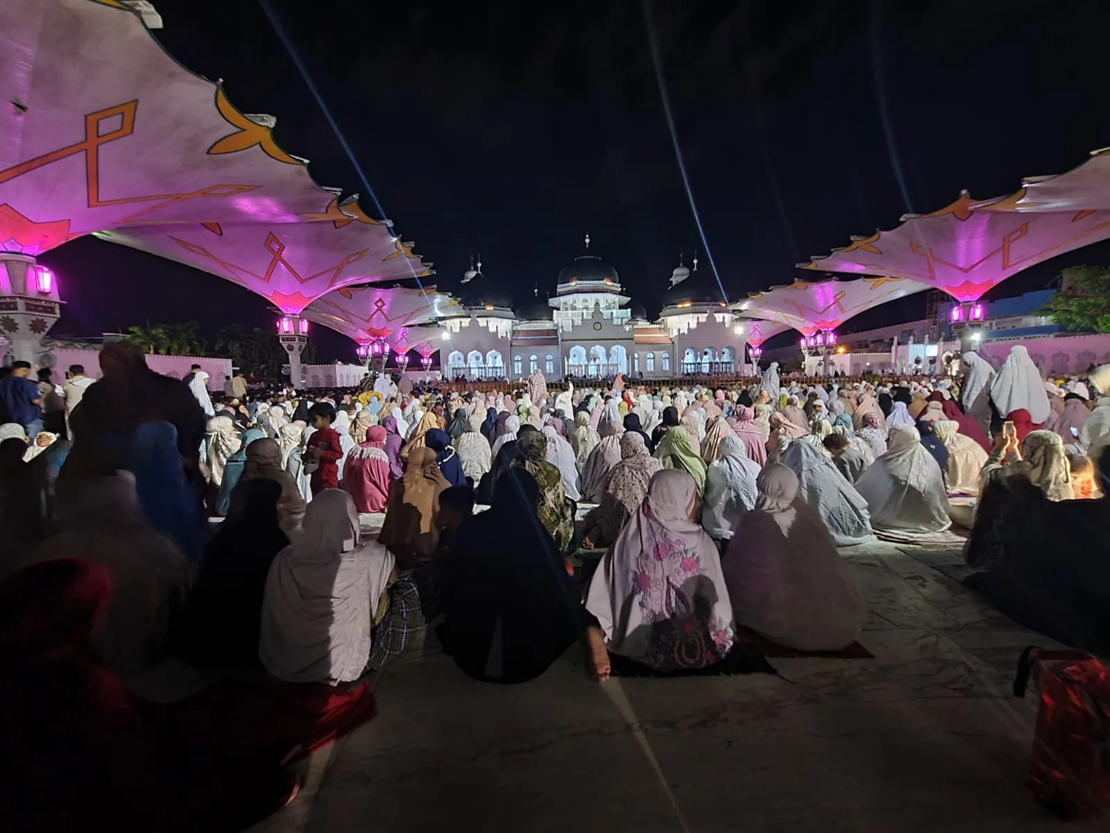 Tarawih Pertama Ramadan 1444 H, Warga Padati Masjid Raya Baiturrahman