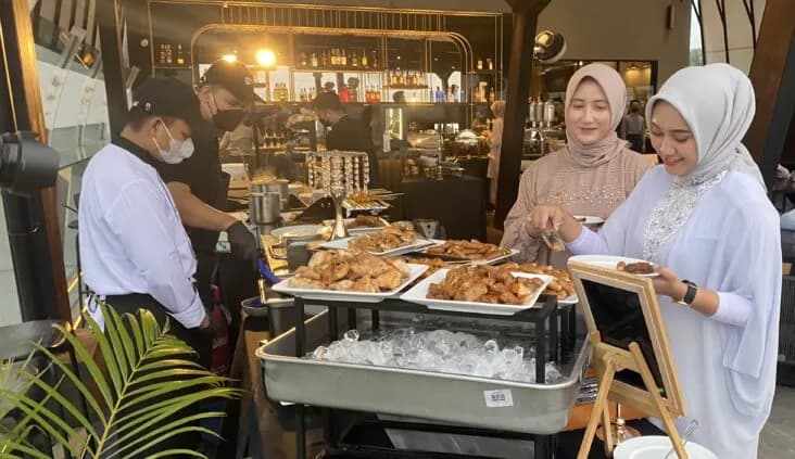 Hindari Makan Sambal dan Gorengan Berlebihan Saat Buka Puasa