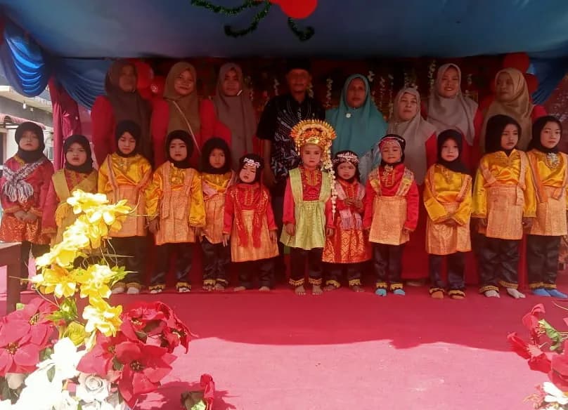 Keuchik Muka Blang Hadiri Perpisahan Murid PAUD dan TK