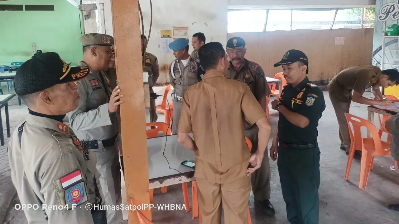 Satpol PP dan WH Banda Aceh Tertibkan ASN yang Asyik Ngopi Saat Jam Kerja