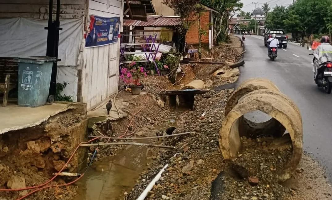 Dinilai Lamban, Safaruddin Minta Pembangunan Bahu Jalan di Ladang Neubok Dipercepat