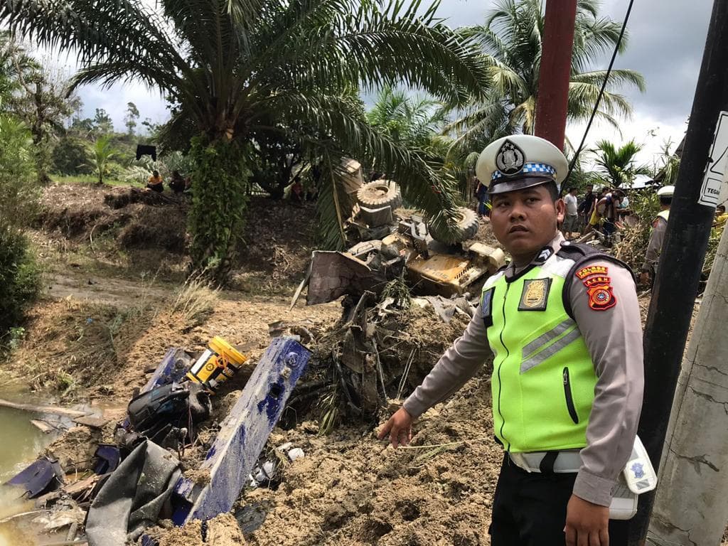 Truk Angkut Alat Berat di Aceh Singkil Kecelakaan, 3 Tewas