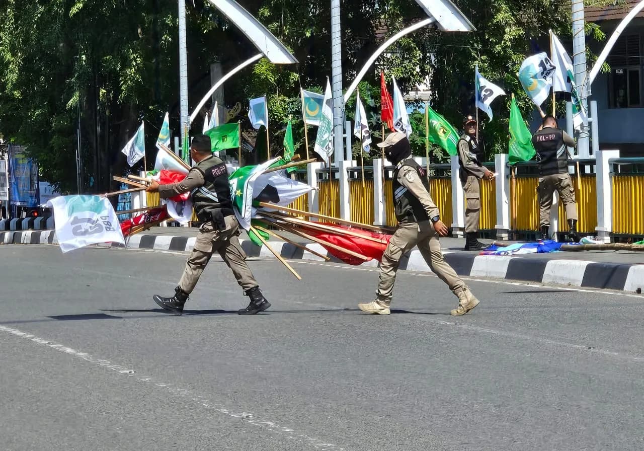 APK yang Terpasang di Fasilitas Publik di Banda Aceh Ditertibkan