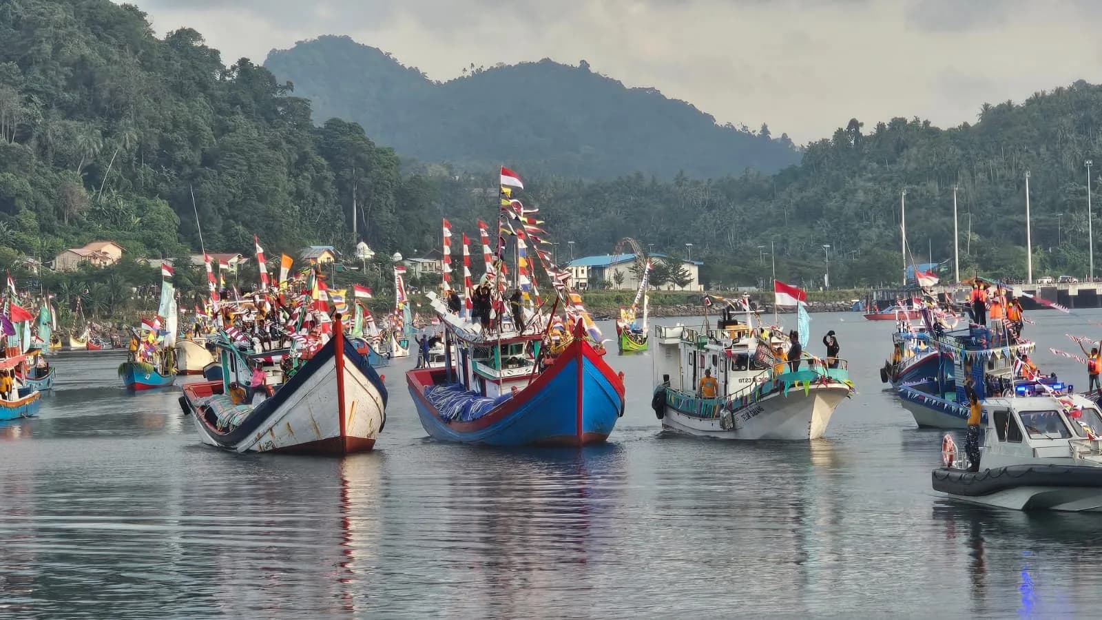 Parade Kapal Hias di SMF 2024 Pukau Wisatawan Mancanegara
