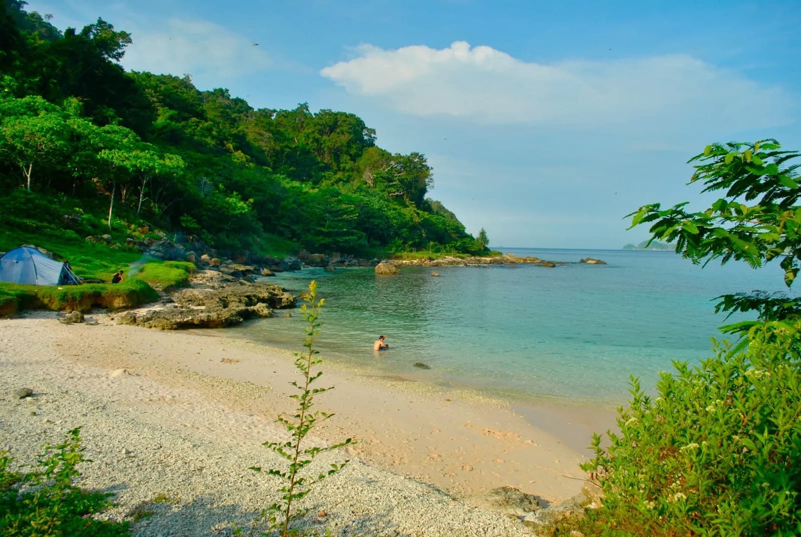 Pesona Lhok Mata yang Tersembunyi di Balik Bukit