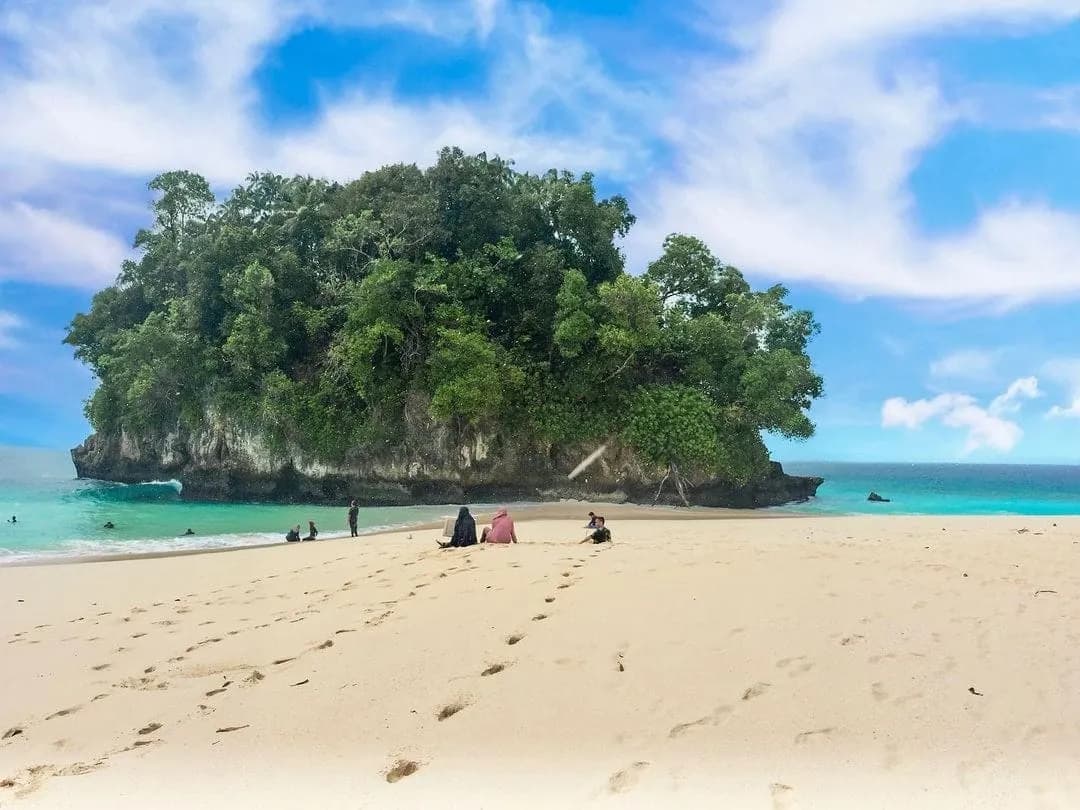 Keindahan Pulau Mincau yang Pikat Wisatawan Asing