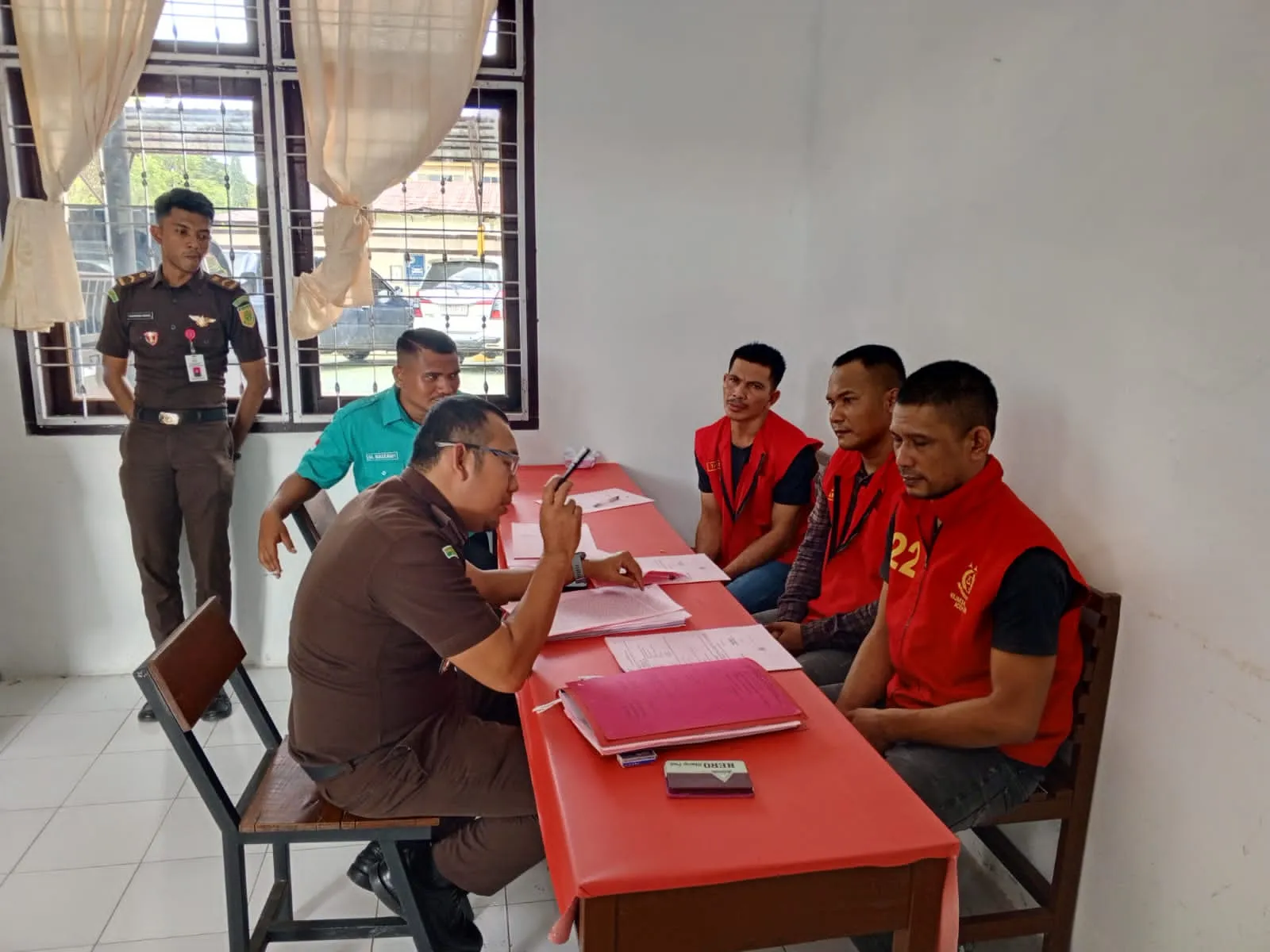 Tersangka Kasus Penyekapan dan Pencurian Emas di Aceh Besar Dilimpahkan ke Jaksa