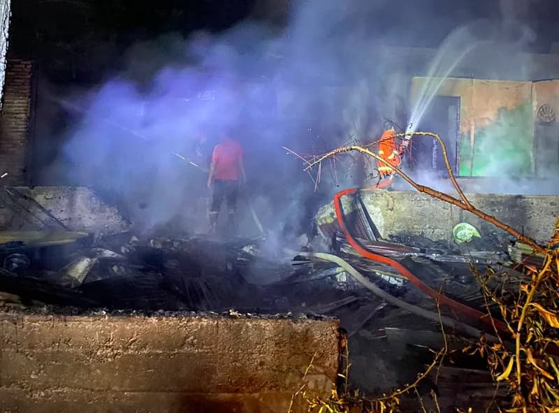 3 Rumah Warga Abdya Hangus Terbakar