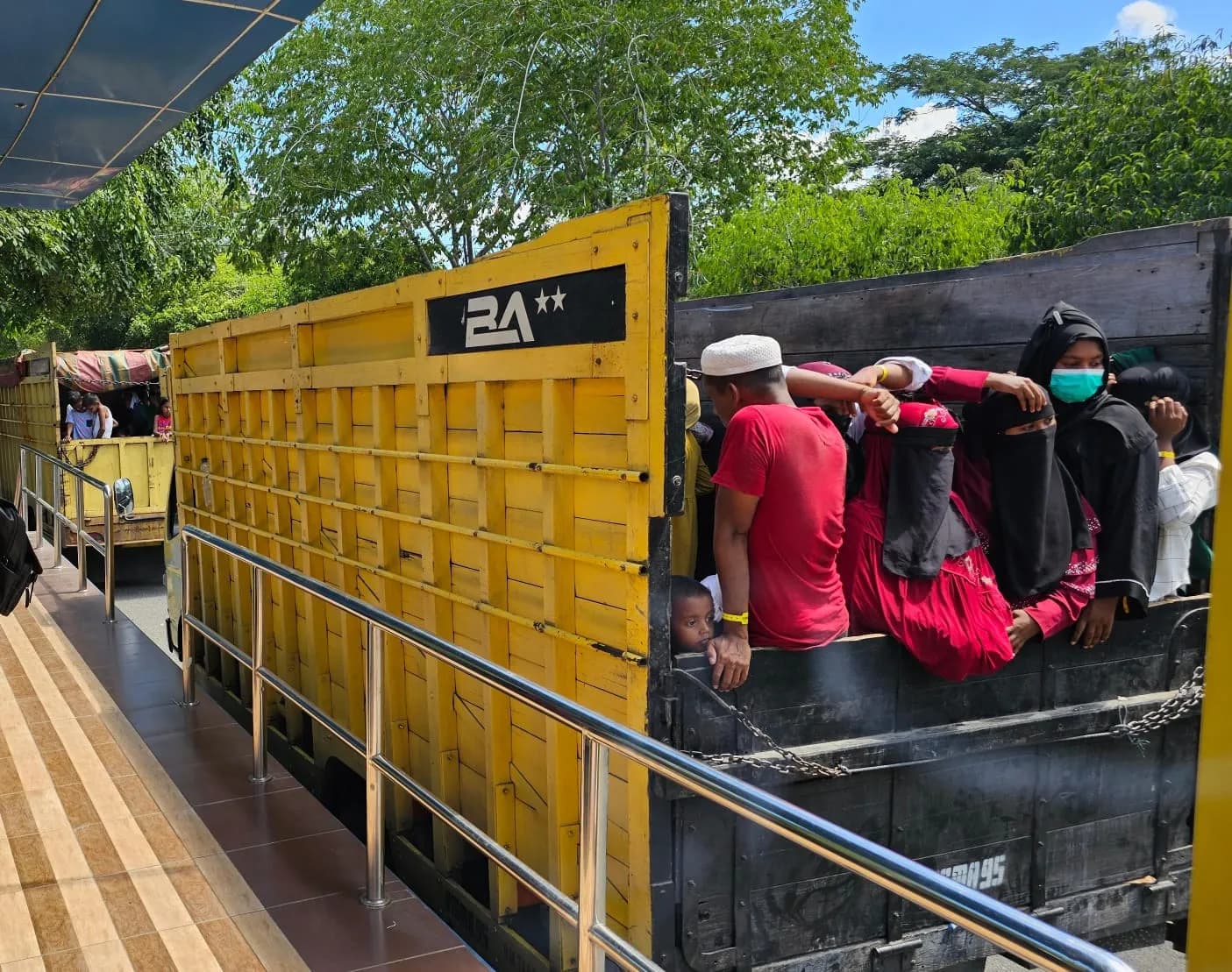 JK Prihatin Etnis Rohingya di Aceh Tak Diizinkan Turun dari Truk Selama 2 Hari