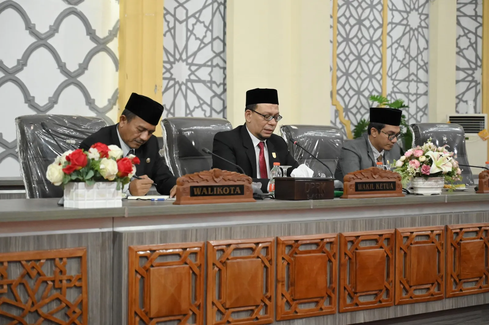 DPRK Gelar Paripurna Penyampaian Pandangan Umum Fraksi-Fraksi Dewan terhadap Raqan APBK Tahun 2025