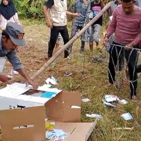 Seorang Pria Obrak-abrik Kotak Suara di Muara Dua Lhokseumawe