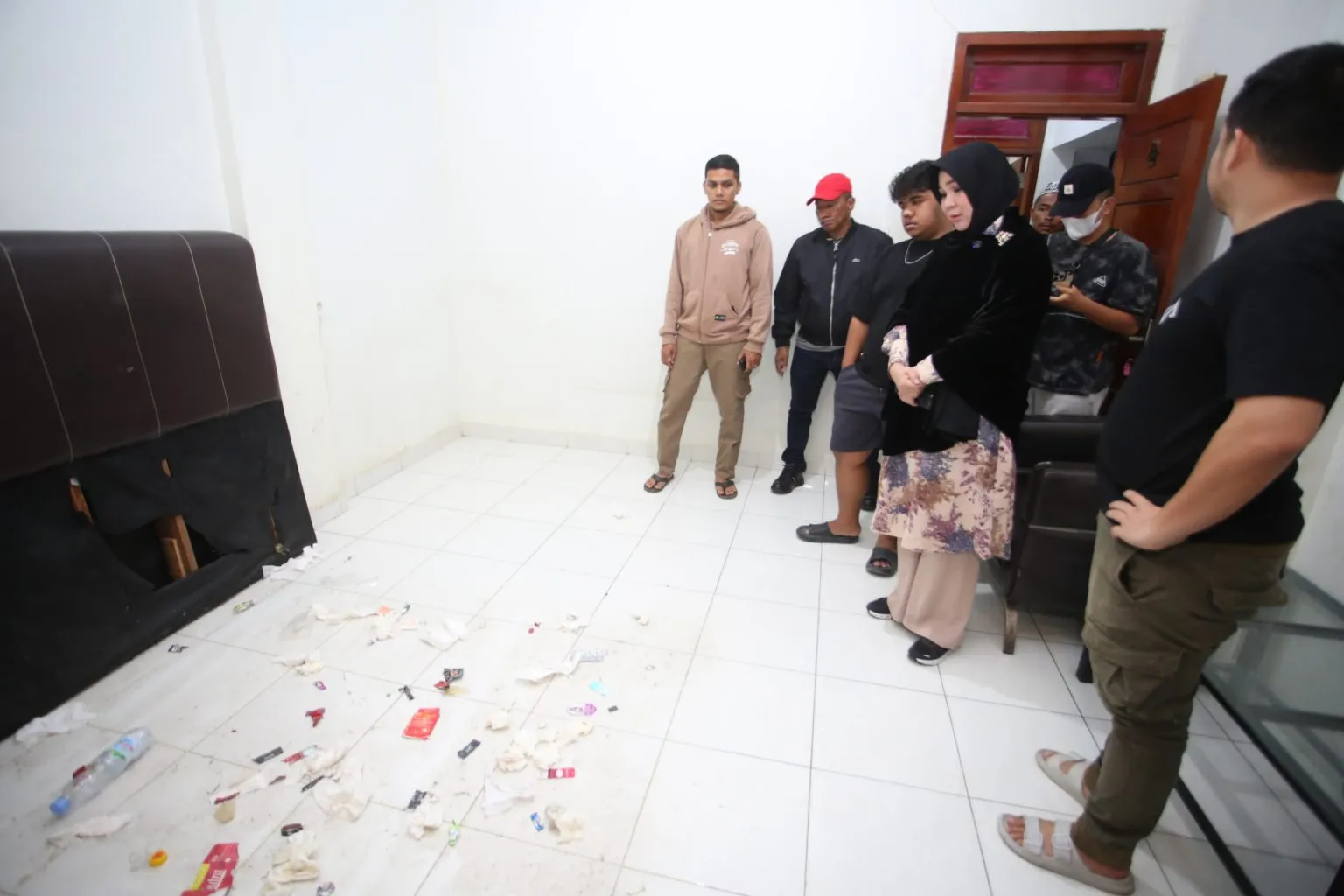 Illiza Gerebek Penginapan di Lambaro Skep dan Temukan Kondom Berceceran