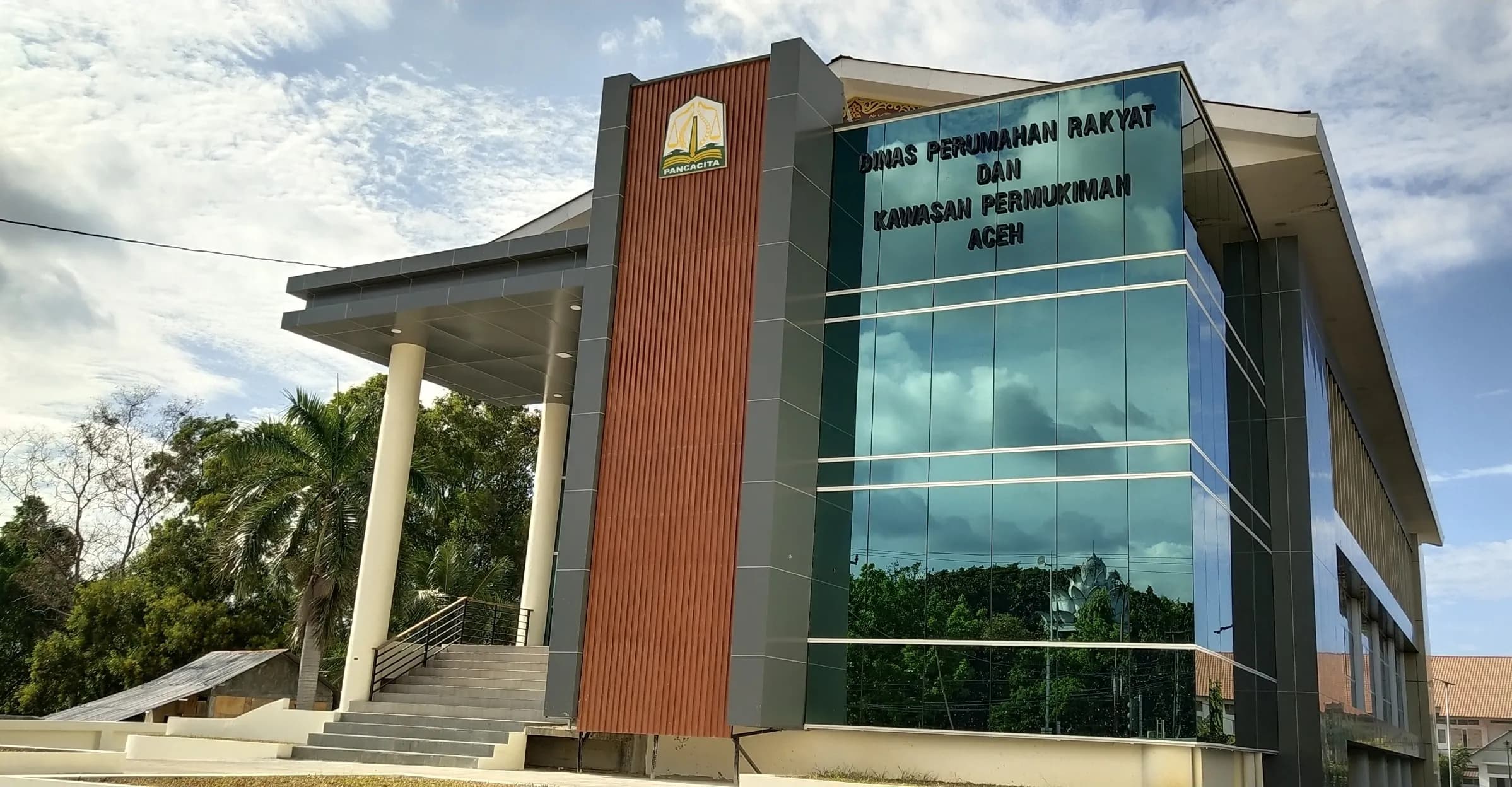 Ancam PPTK, Sekolompok Orang Geruduk Kantor Dinas Perkim Aceh Untuk Minta Proyek