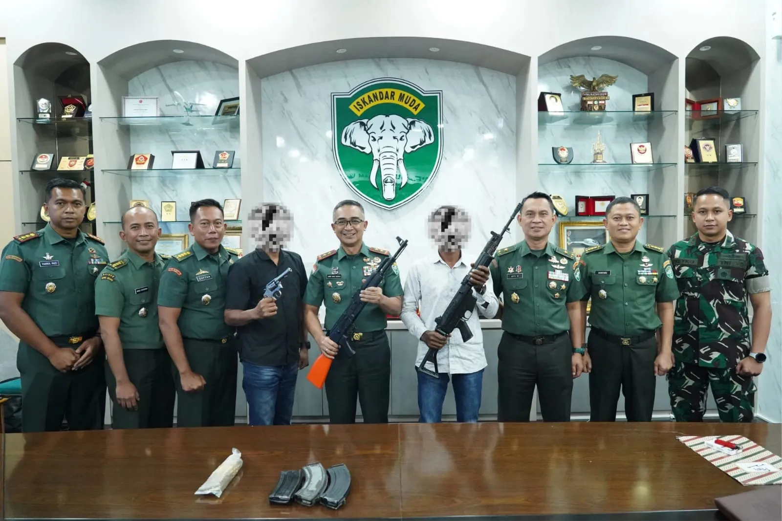 Warga Serahkan 3 Pucuk Senjata Api ke Pangdam Iskandar Muda