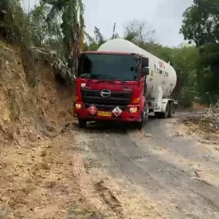 Dukung Terbukanya Akses Jalan dilokasi Bencana, Pertamina Pasok Bahan Bakar untuk Alat Berat