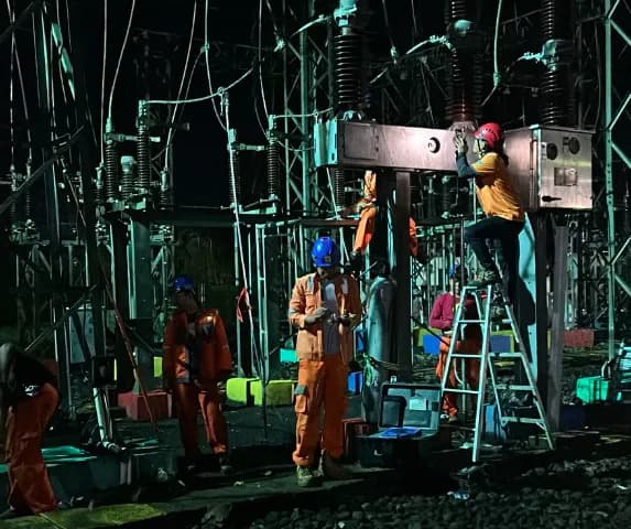 Prabowo Pastikan Listrik di Lokasi Bencana Pulih 1 Minggu Lagi